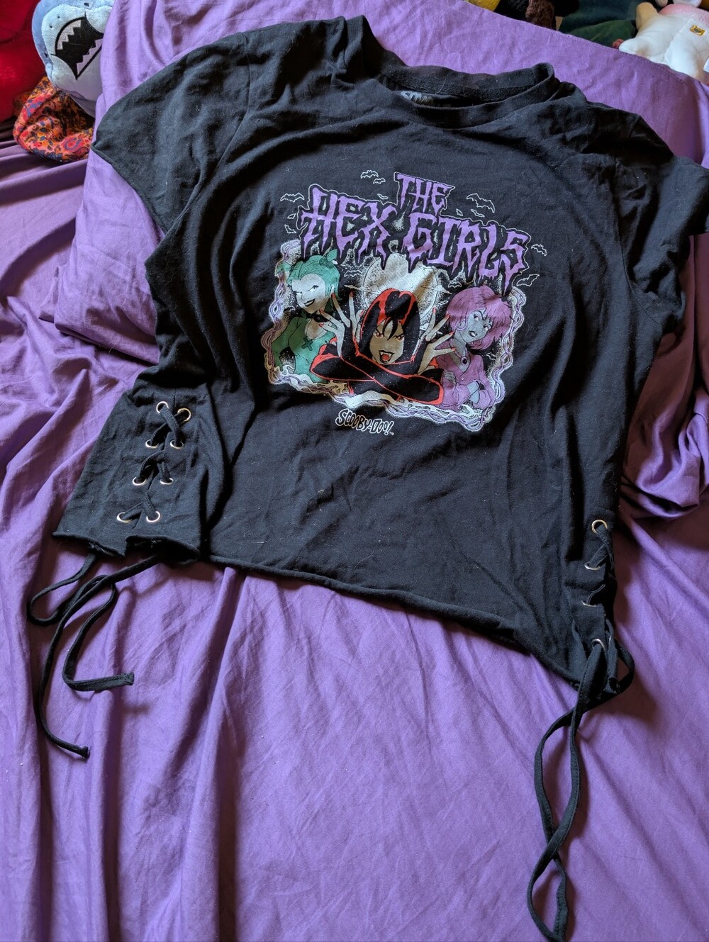 Hex Girls Scooby Doo Lace-Up Cropped Tee